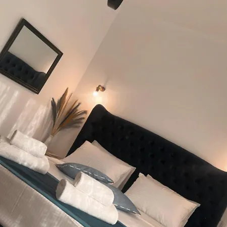 Margo Cozy * Mavrovoúnion