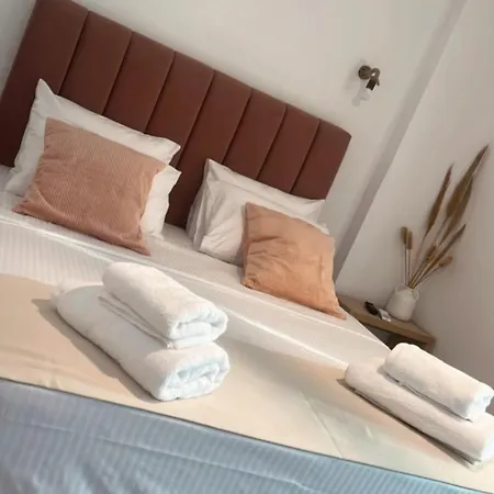 Margo Cozy Mavrovoúnion