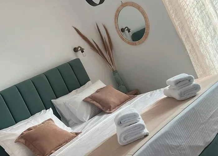 Margo Cozy Mavrovoúnion